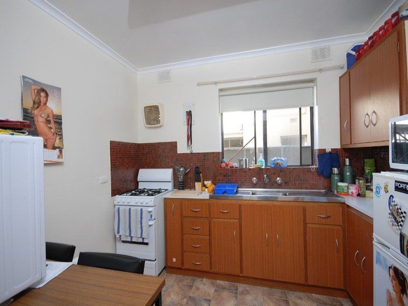 2/12 Moseley Street, Glenelg SA 5045