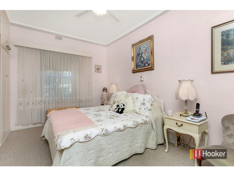 4 Thorne Crescent, Mitchell Park SA 5043