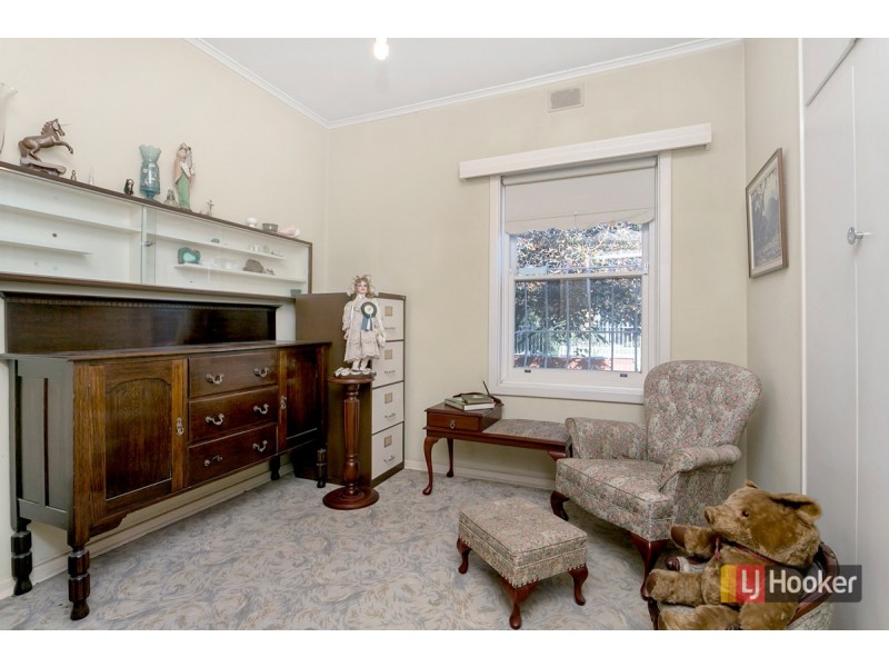 4 Thorne Crescent, Mitchell Park SA 5043