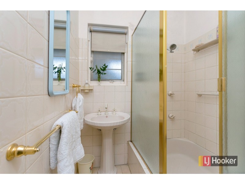 4 Thorne Crescent, Mitchell Park SA 5043