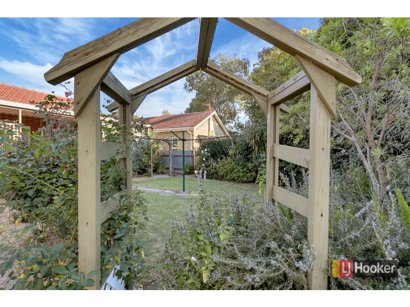 4 Thorne Crescent, Mitchell Park SA 5043