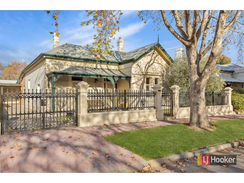 21 Fourth Avenue, St Peters SA 5069