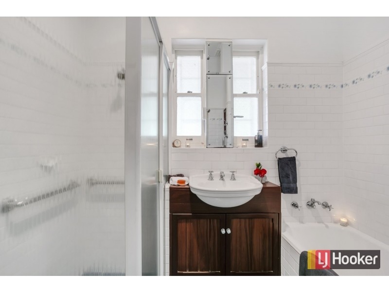 1 Glenrowan Avenue, Myrtle Bank SA 5064