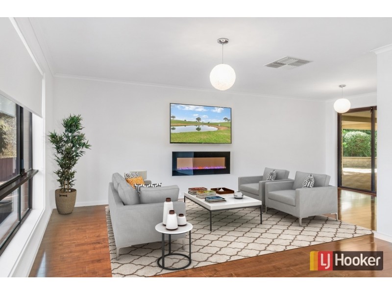 24 Walters Crescent, Aberfoyle Park SA 5159