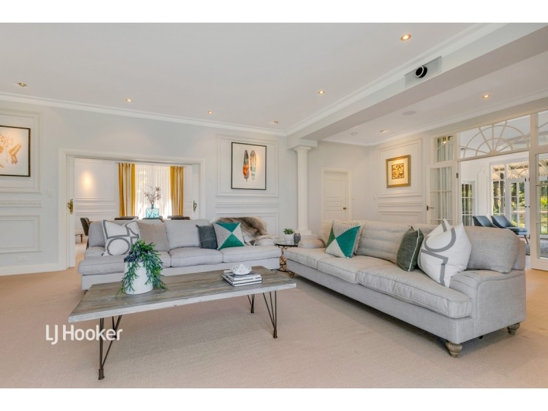 16 The Crescent, Crafers SA 5152