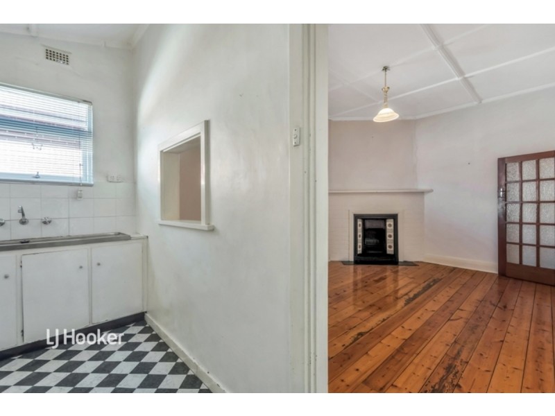 11 Cowper Road, Black Forest SA 5035