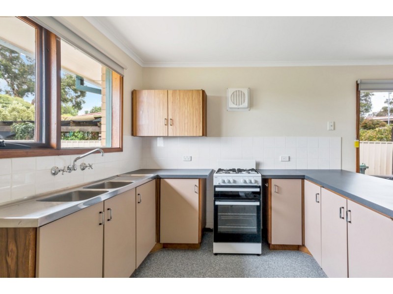 8 Arnhem Crescent, Hackham West SA 5163