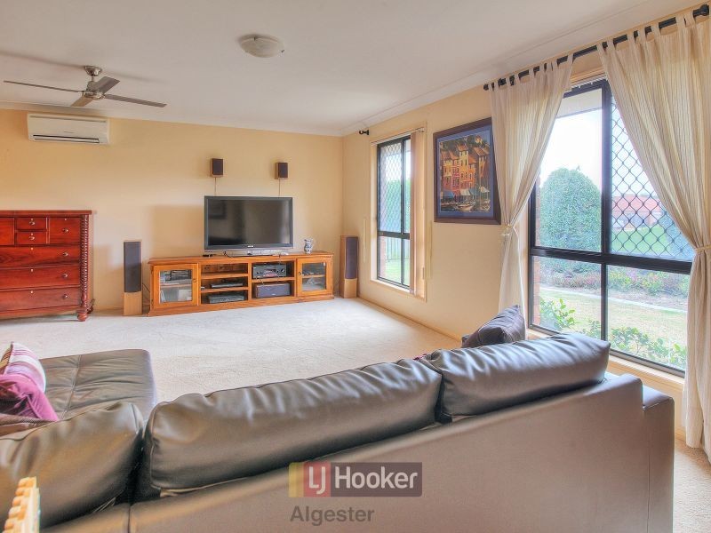 13 Swanbrook Place, Parkinson QLD 4115