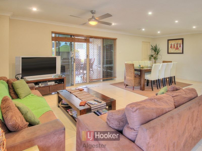 12 Denver Grove, Regents Park QLD 4118