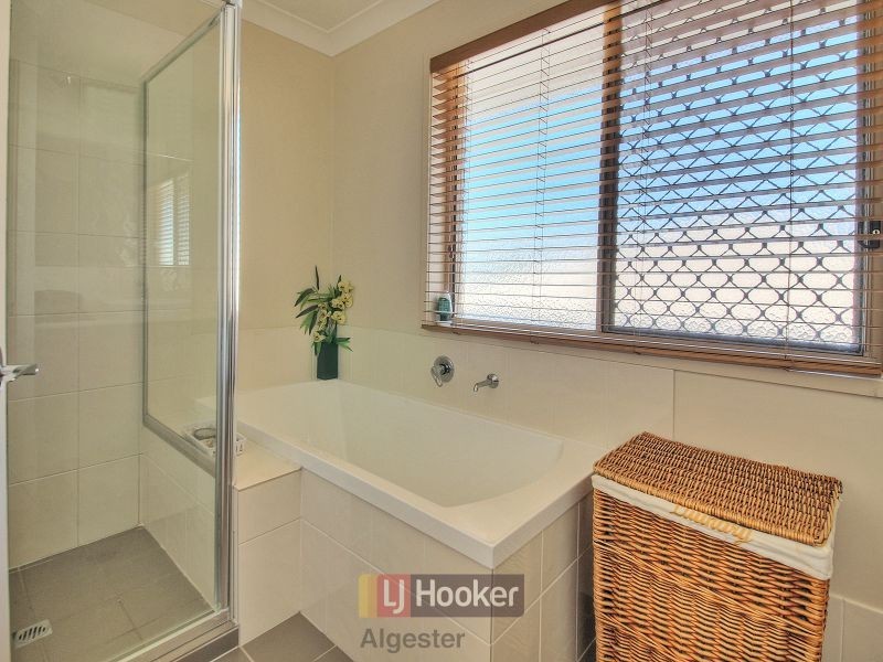 12 Denver Grove, Regents Park QLD 4118