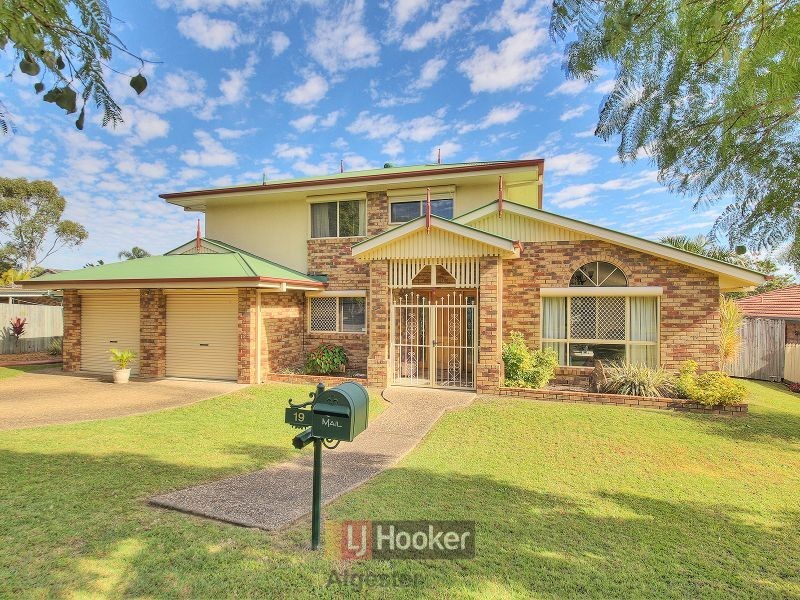 19 Silverdell Crescent, Parkinson QLD 4115