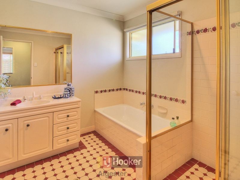 19 Silverdell Crescent, Parkinson QLD 4115