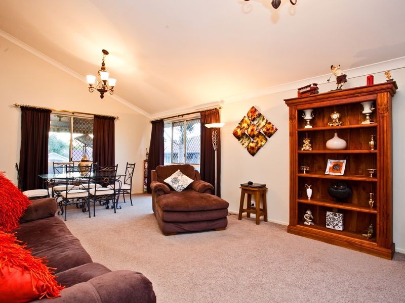 19 Silverdell Crescent, Parkinson QLD 4115