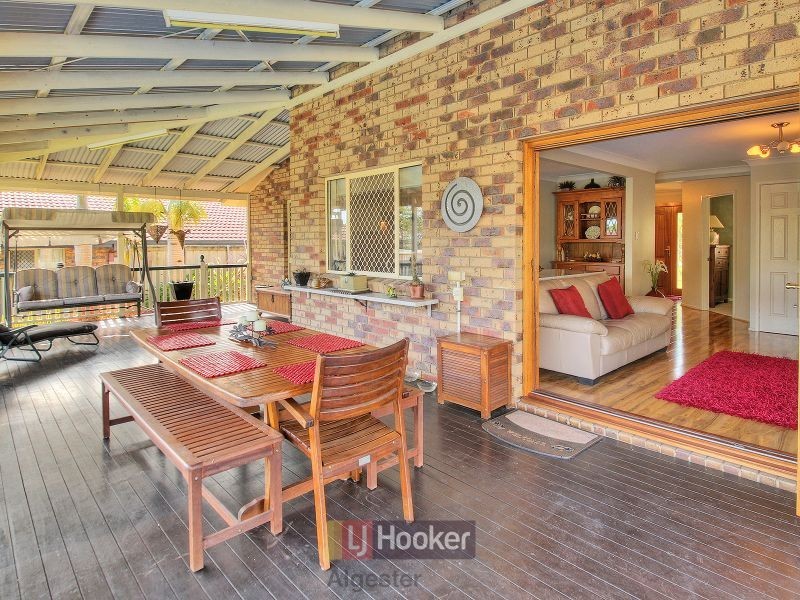 19 Silverdell Crescent, Parkinson QLD 4115