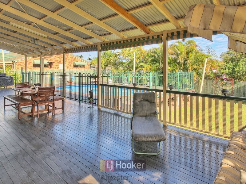 19 Silverdell Crescent, Parkinson QLD 4115