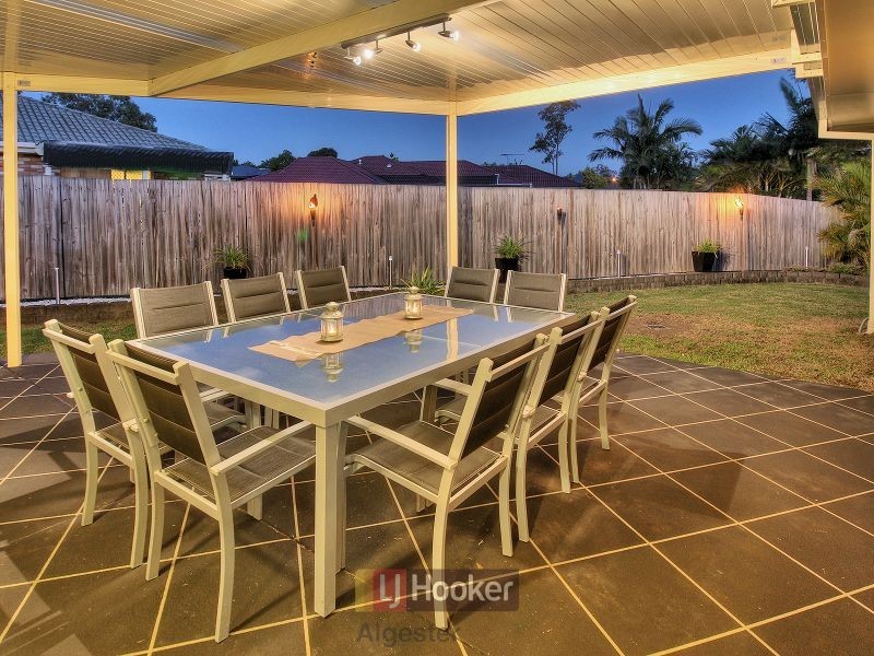 40 Pinedale Crescent, Parkinson QLD 4115