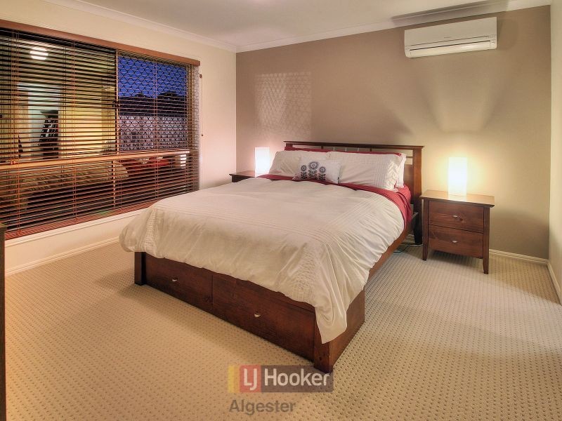 40 Pinedale Crescent, Parkinson QLD 4115