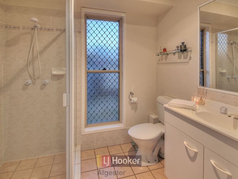 40 Pinedale Crescent, Parkinson QLD 4115