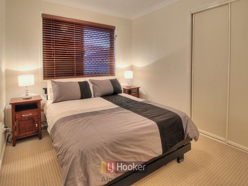 40 Pinedale Crescent, Parkinson QLD 4115