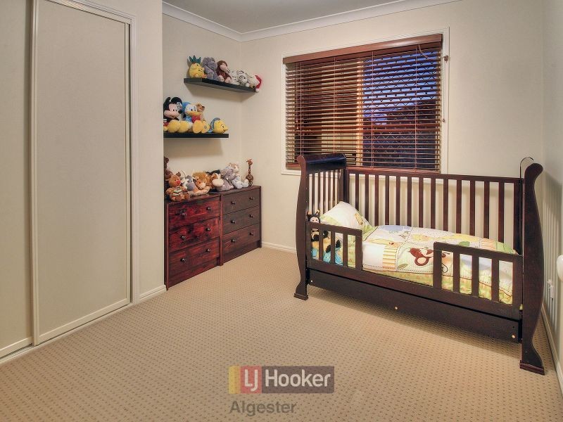 40 Pinedale Crescent, Parkinson QLD 4115