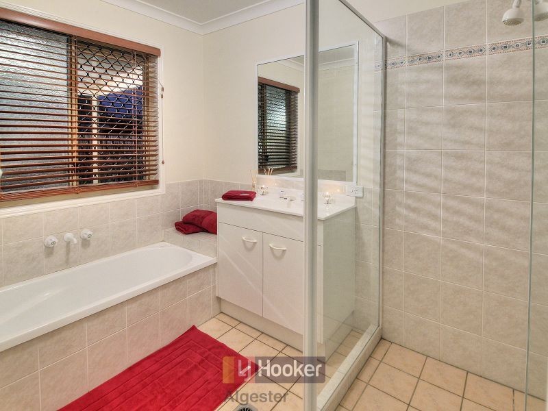 40 Pinedale Crescent, Parkinson QLD 4115