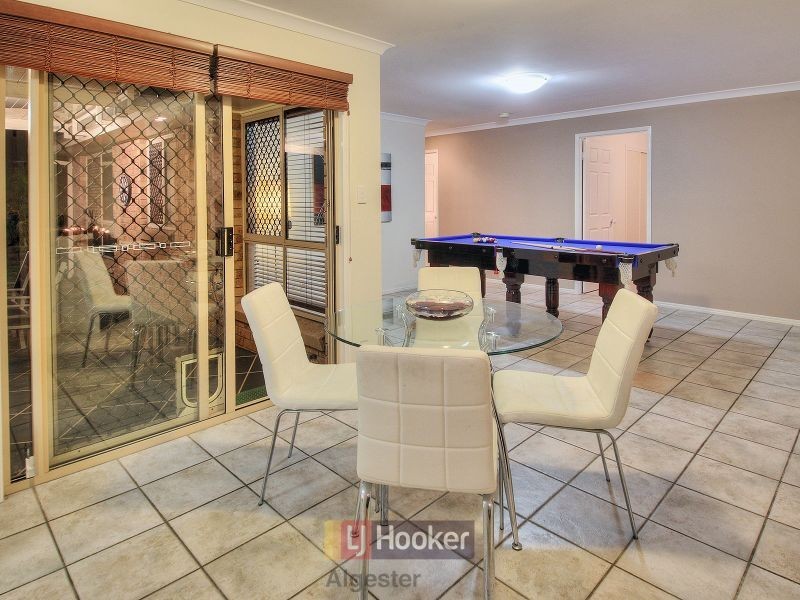 40 Pinedale Crescent, Parkinson QLD 4115