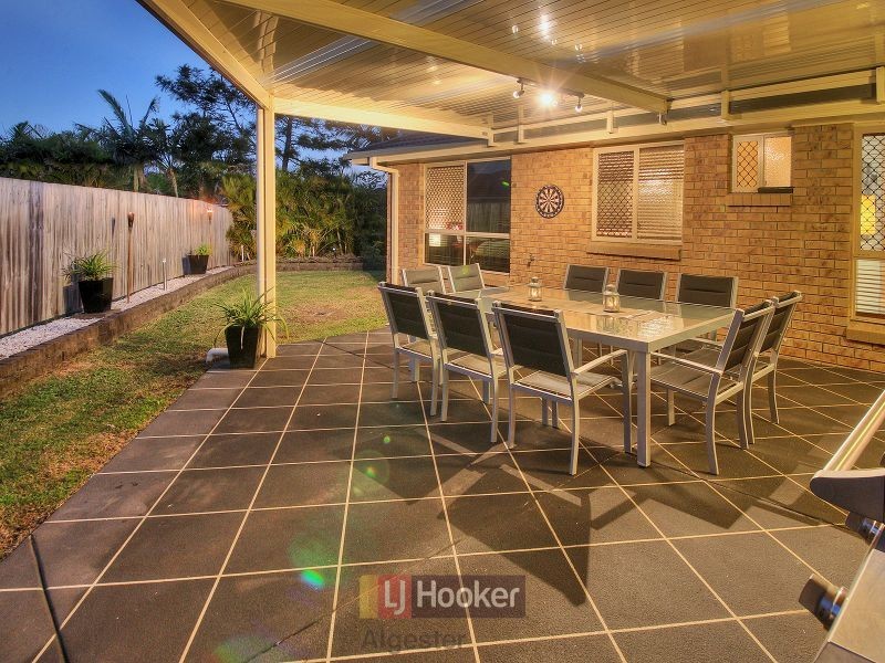 40 Pinedale Crescent, Parkinson QLD 4115