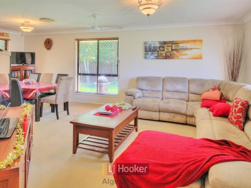 8 Cocoparra Crescent, Parkinson QLD 4115