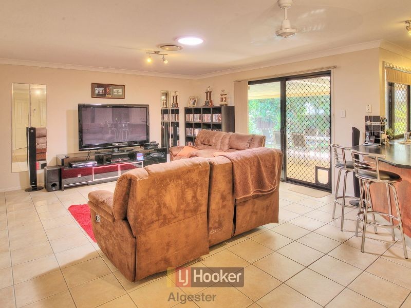 8 Cocoparra Crescent, Parkinson QLD 4115
