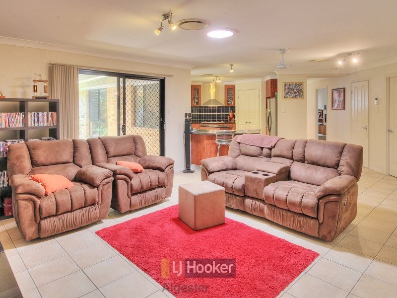 8 Cocoparra Crescent, Parkinson QLD 4115