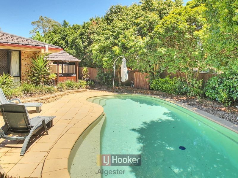 8 Cocoparra Crescent, Parkinson QLD 4115