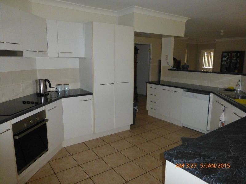 8 Albert Place, Parkinson QLD 4115