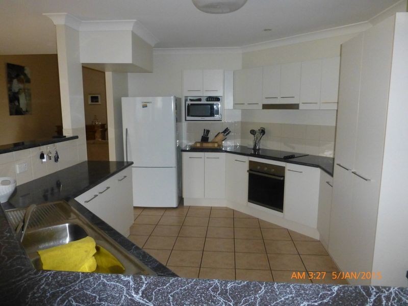 8 Albert Place, Parkinson QLD 4115