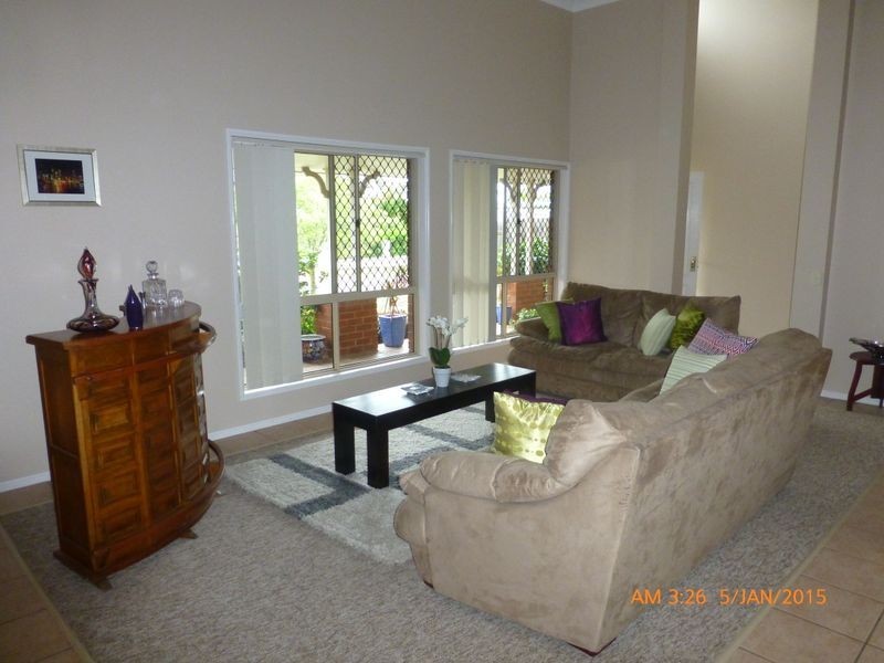 8 Albert Place, Parkinson QLD 4115