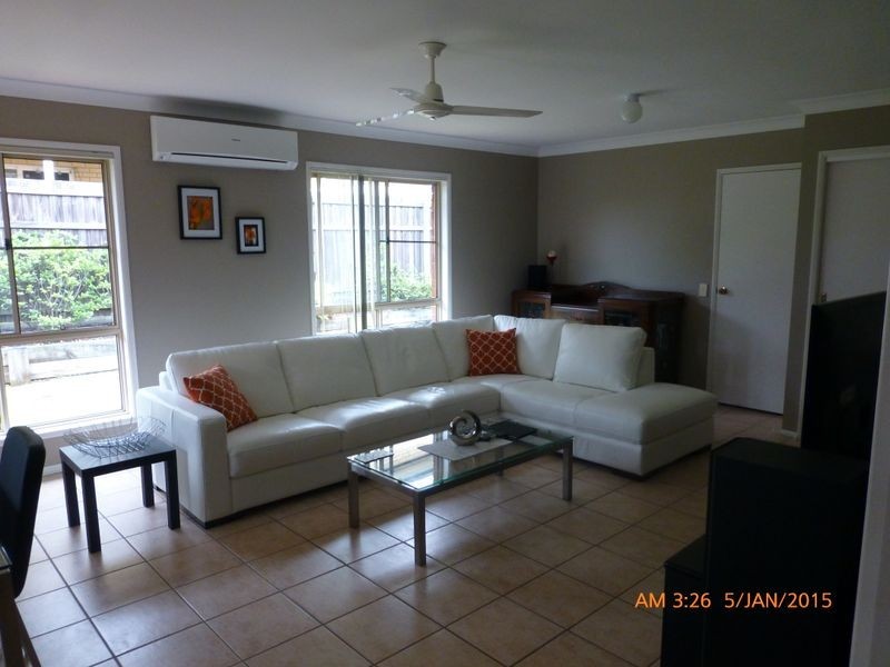 8 Albert Place, Parkinson QLD 4115