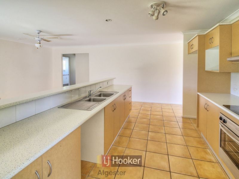 46 Pinedale Cres, Parkinson QLD 4115