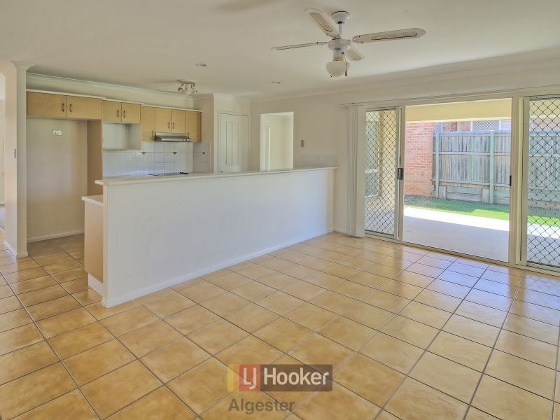 46 Pinedale Cres, Parkinson QLD 4115
