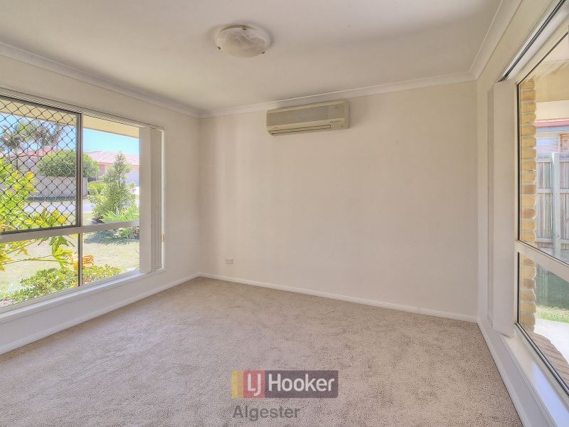 46 Pinedale Cres, Parkinson QLD 4115