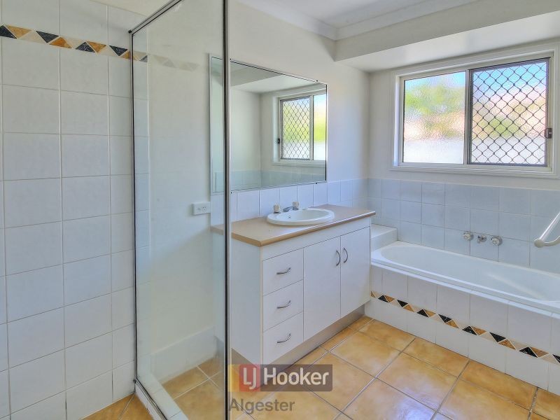 46 Pinedale Cres, Parkinson QLD 4115