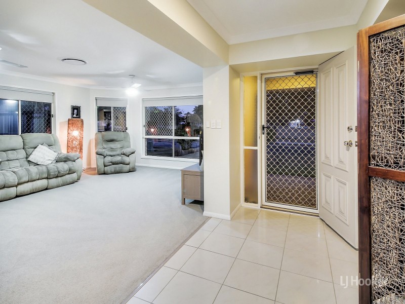 85 Oakview Street, Parkinson QLD 4115