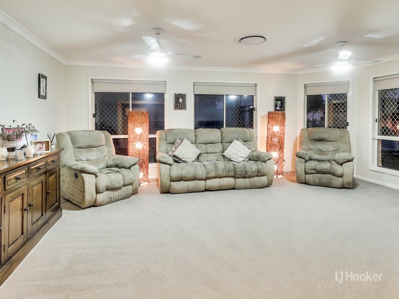 85 Oakview Street, Parkinson QLD 4115