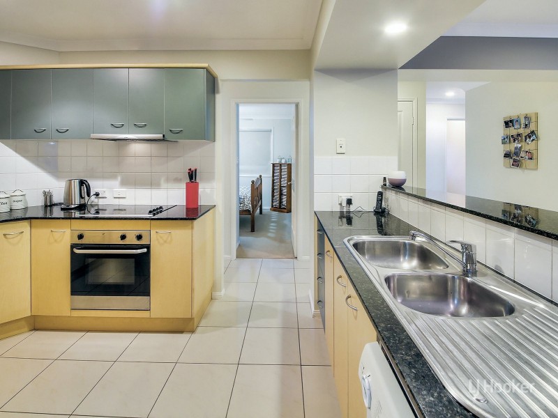 85 Oakview Street, Parkinson QLD 4115