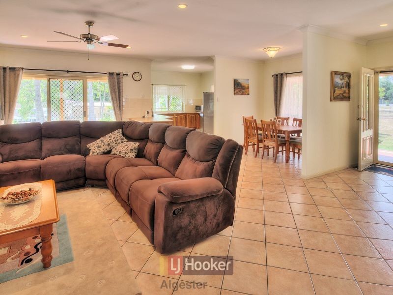 64 Bellenden Close, Munruben QLD 4125