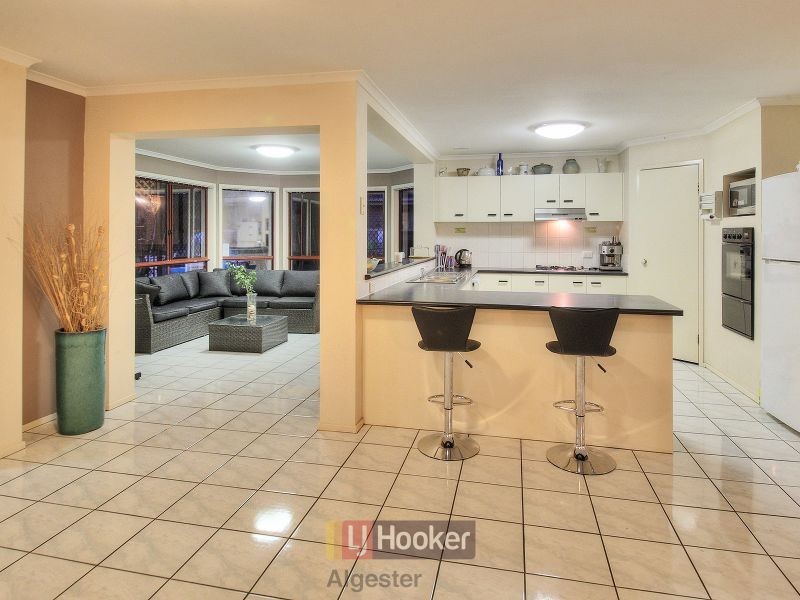 116 Glenfield Street, Parkinson QLD 4115