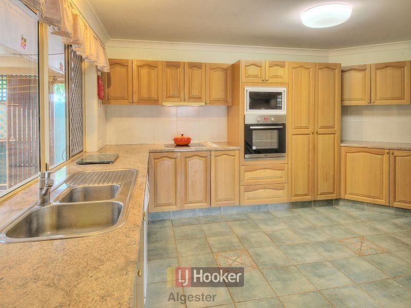 1 Ashford Place, Parkinson QLD 4115