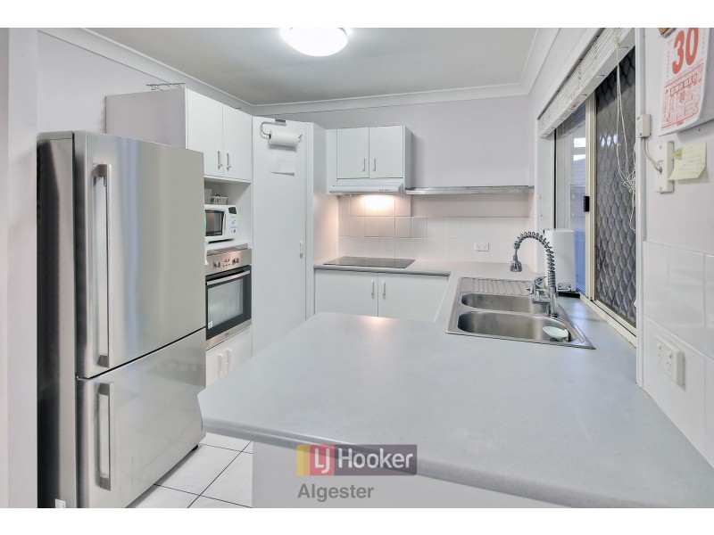 8 Dewick Court, Calamvale QLD 4116