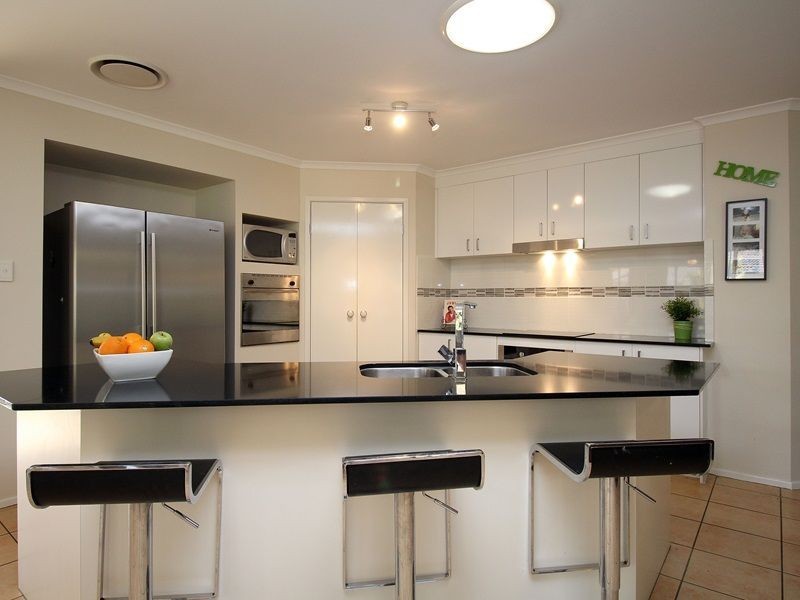 27 Inverary Place, Parkinson QLD 4115