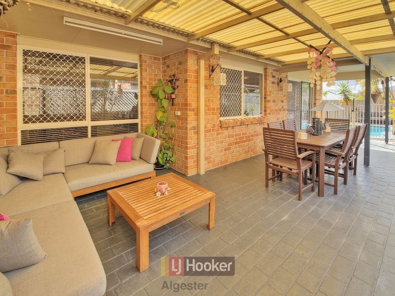 16 Carnegie Close, Parkinson QLD 4115