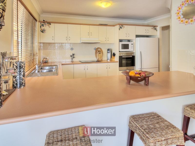 16 Carnegie Close, Parkinson QLD 4115