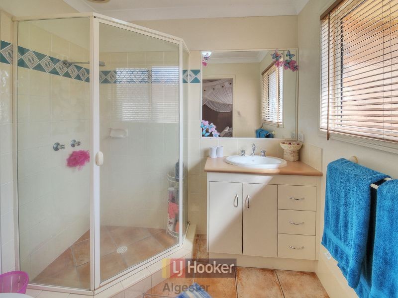 16 Carnegie Close, Parkinson QLD 4115